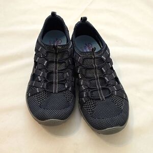 Sketchers Relaxed Fit Shoes 8.5